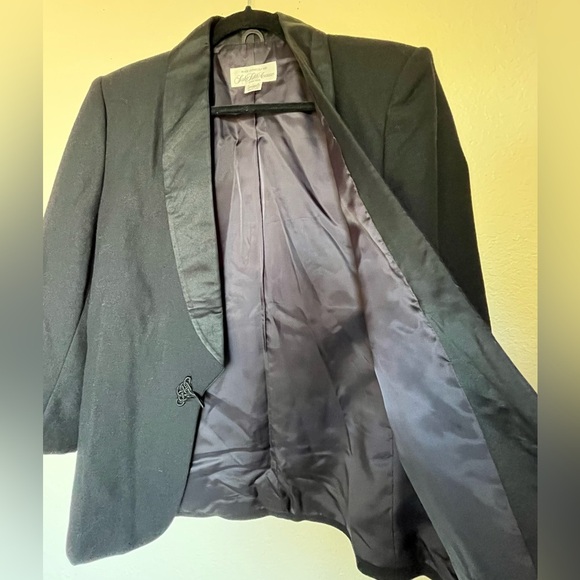 Vintage Saks Fifth Avenue 100% Pure Wool Black Blazer SIZE 10 (Large) - Picture 3 of 9